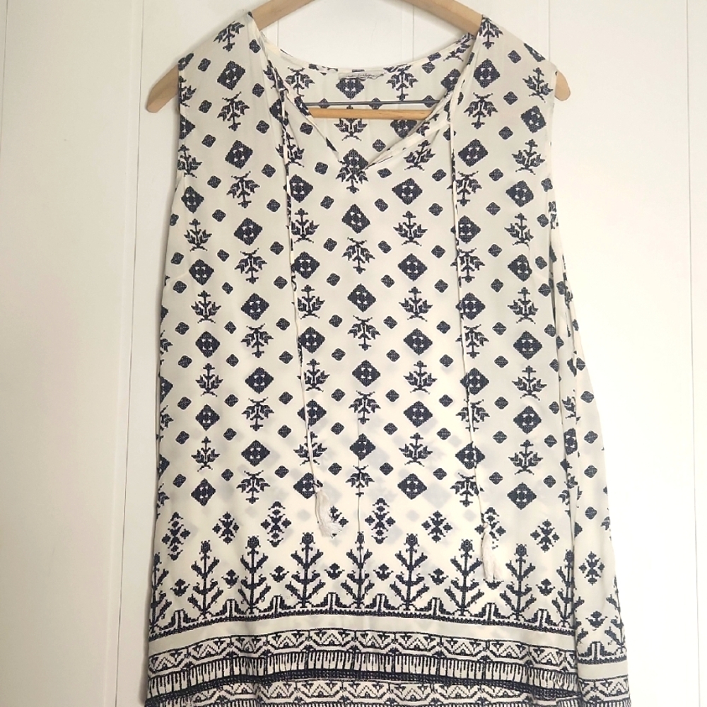 White and Black Boho Patterned Sleeveless Lightweight Coastal Cowgirl Blouse
